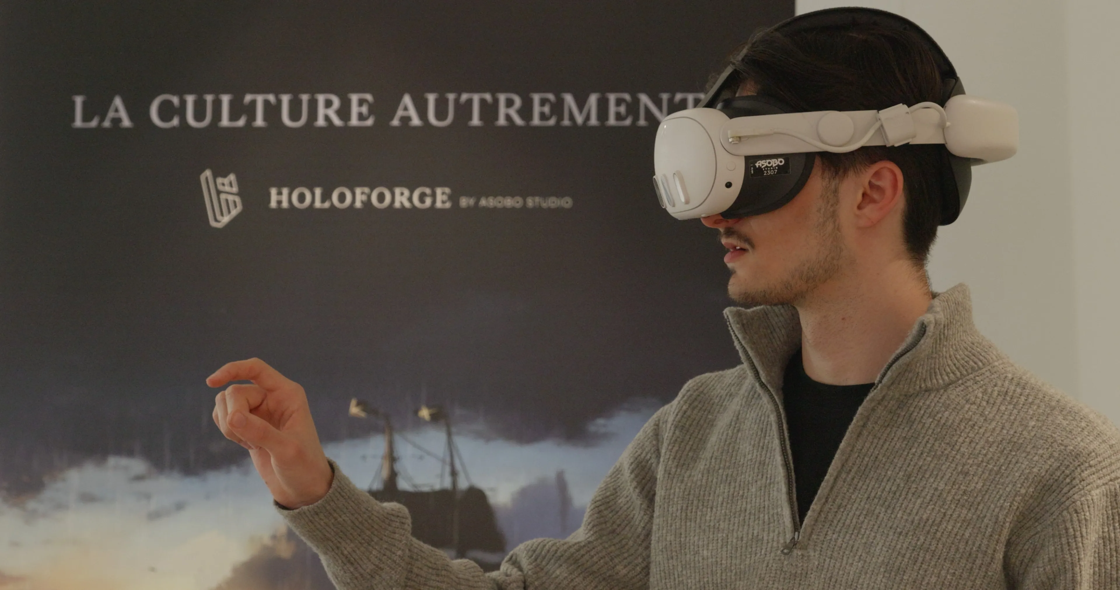Man using a virtual reality headset during an immersive HoloForge demonstration for culture and heritage