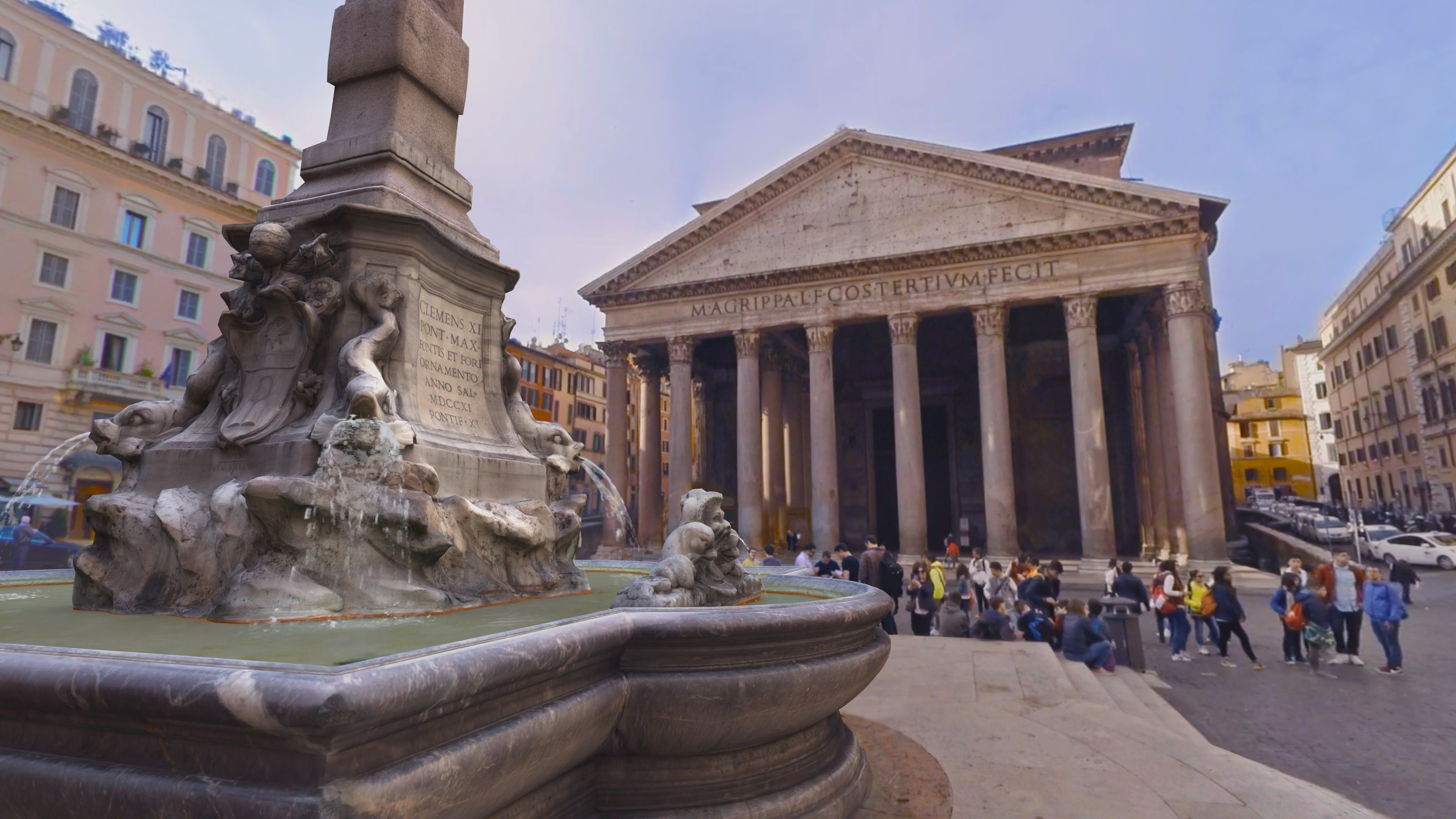 Capture de HoloTour montrant le Panthéon de Rome et la fontaine de la Piazza della Rotonda en 360°, dans une expérience immersive en réalité mixte développée pour HoloLens.