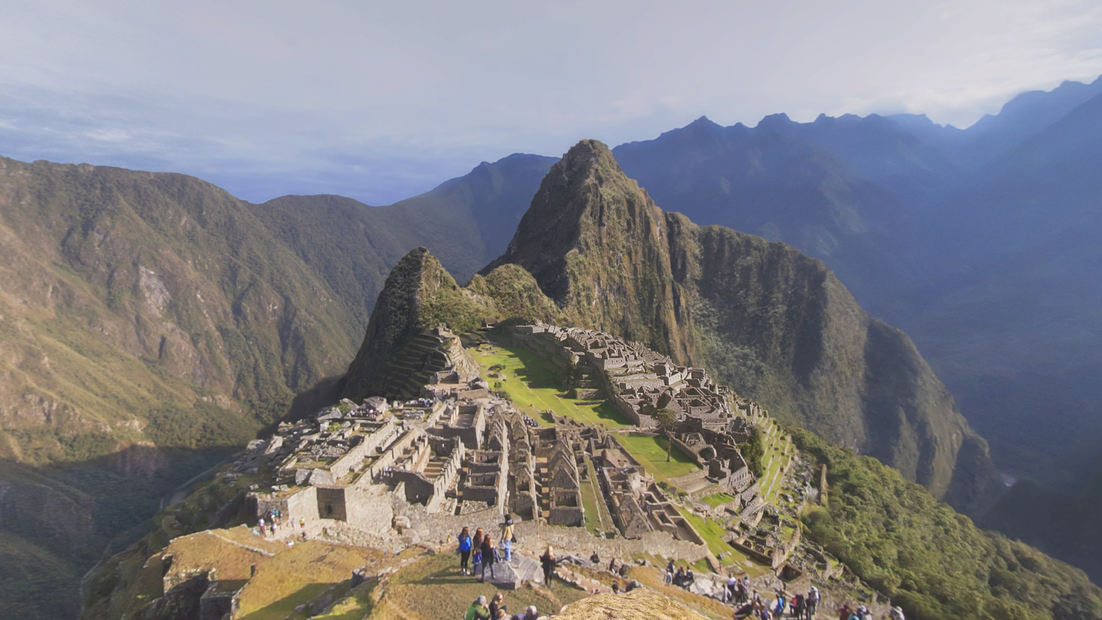 Capture de HoloTour montrant le site du Machu Picchu au Pérou en 360°, offrant une visite immersive en réalité mixte avec le casque HoloLens.