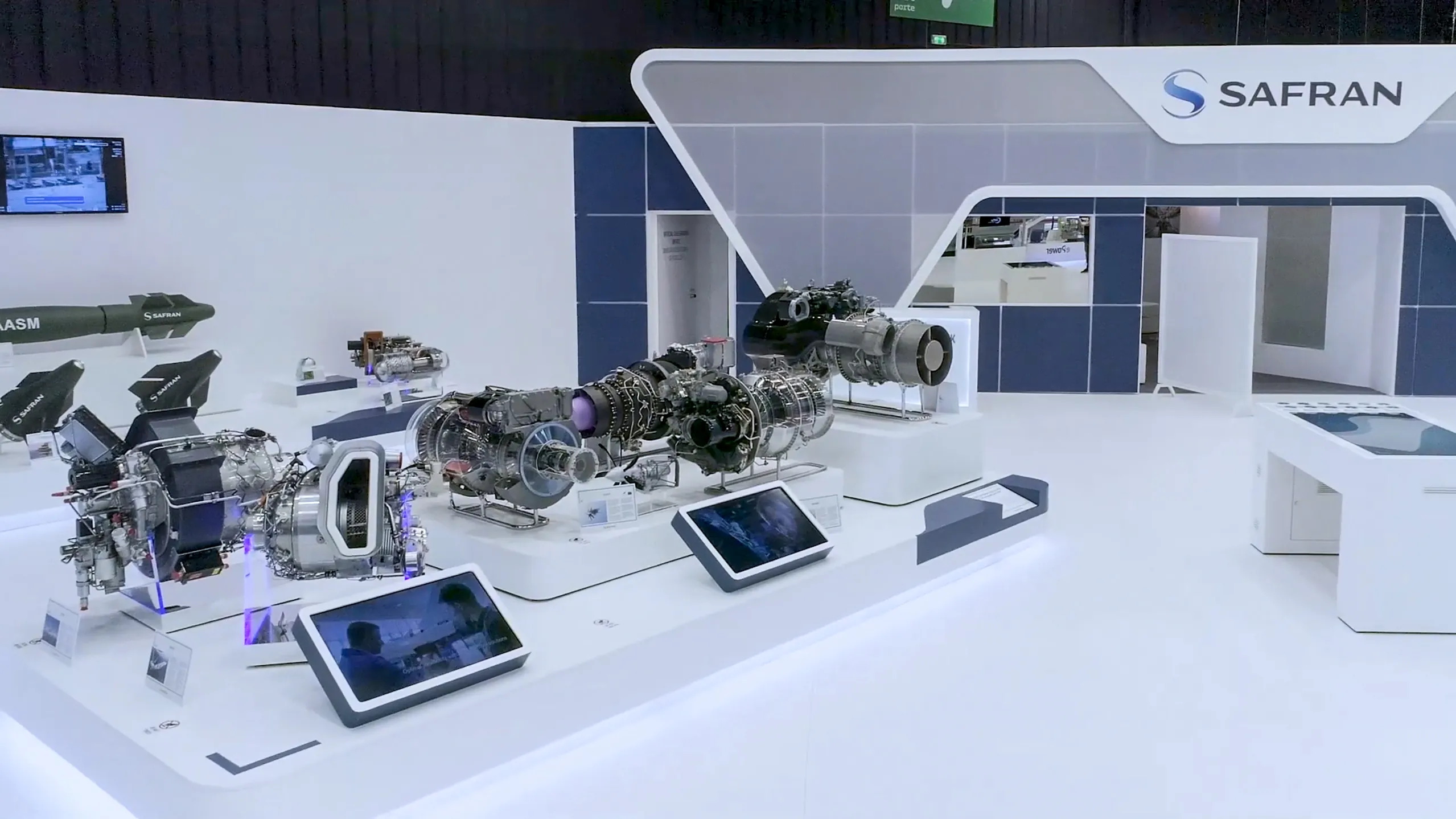 Stand Safran au Salon du Bourget 2019, présentant la famille de moteurs Aneto avec une expérience HoloLens 2 développée par HoloForge.