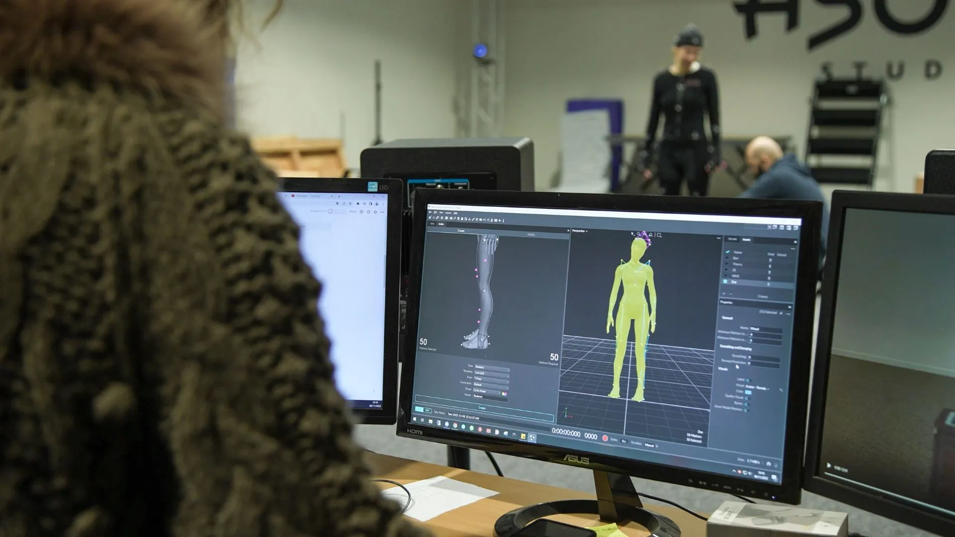 Motion capture session in our studio: a technician follows the 3D modeling of a moving body on screen while a dancer equipped with a motion capture costume interprets the iconic choreography of Josephine Baker.