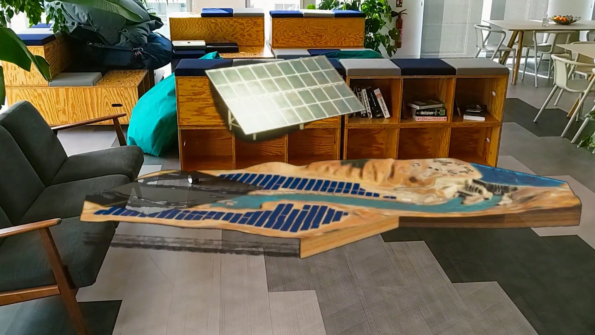 Maquette holographique en réalité mixte du barrage hydro-solaire de Kaleköy, affichée sur HoloLens pour une démonstration immersive