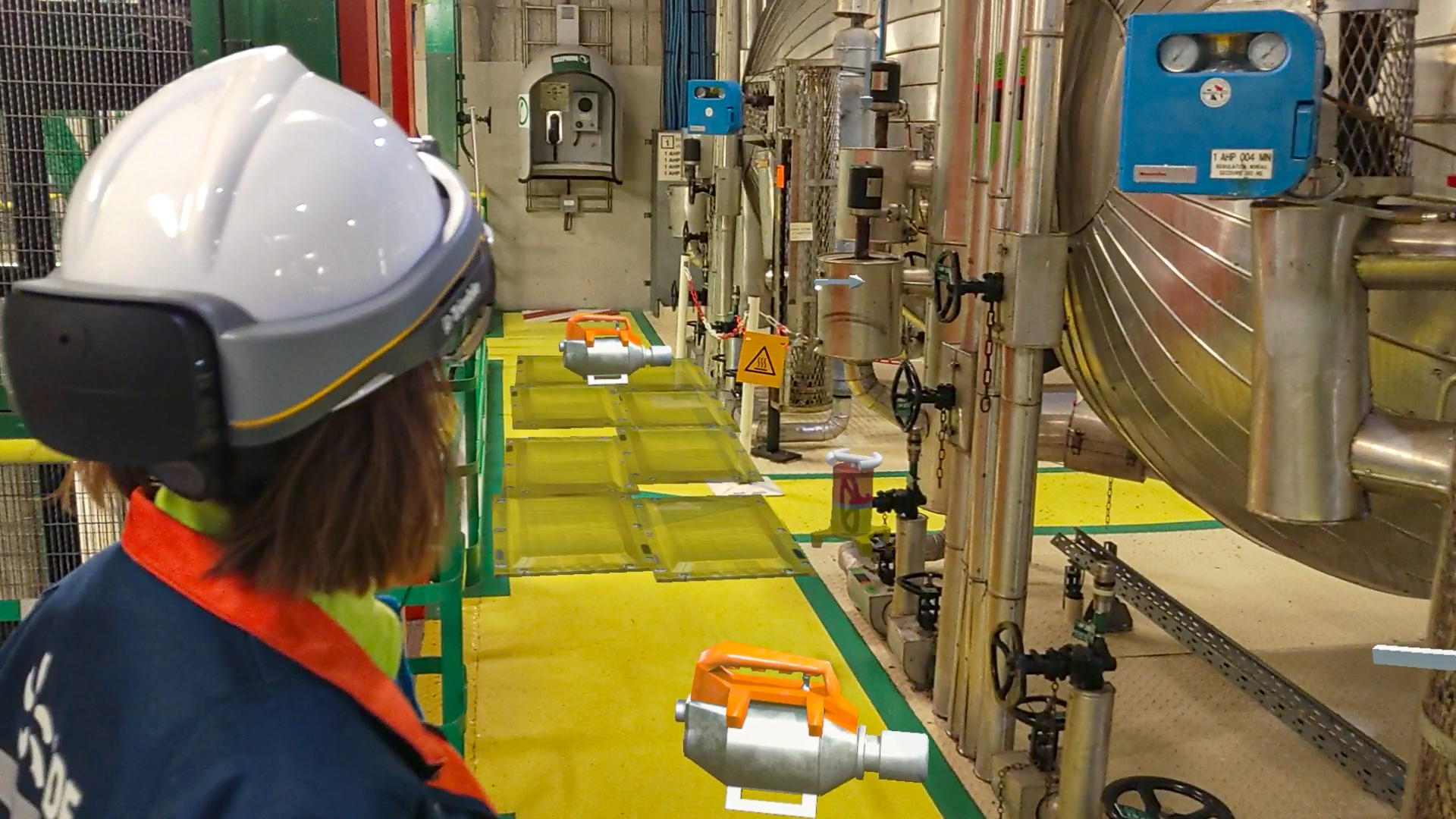 EDF operator visualizing in augmented reality the equipment required for de-insulation with ViPER to plan the intervention