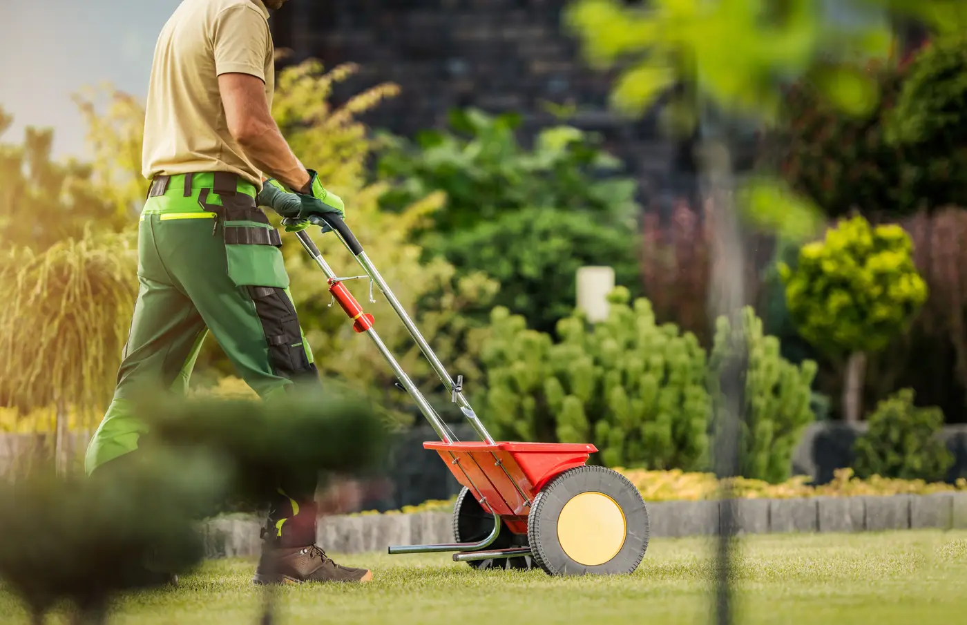 Precision lawn edging - Main hero banner - professional lawn maintenance