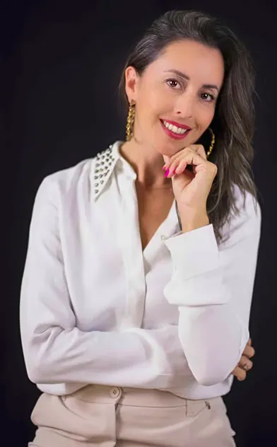 Giulia Bazzani maquilladora profesiona, tatuadora y experta en micropigmentacion