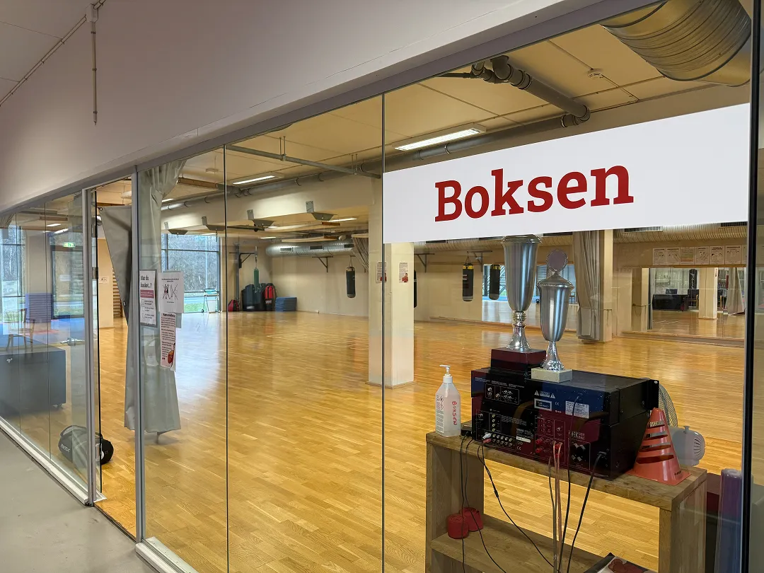 Alsidigt lokale indrettet til slagtræning og teknisk arbejde.