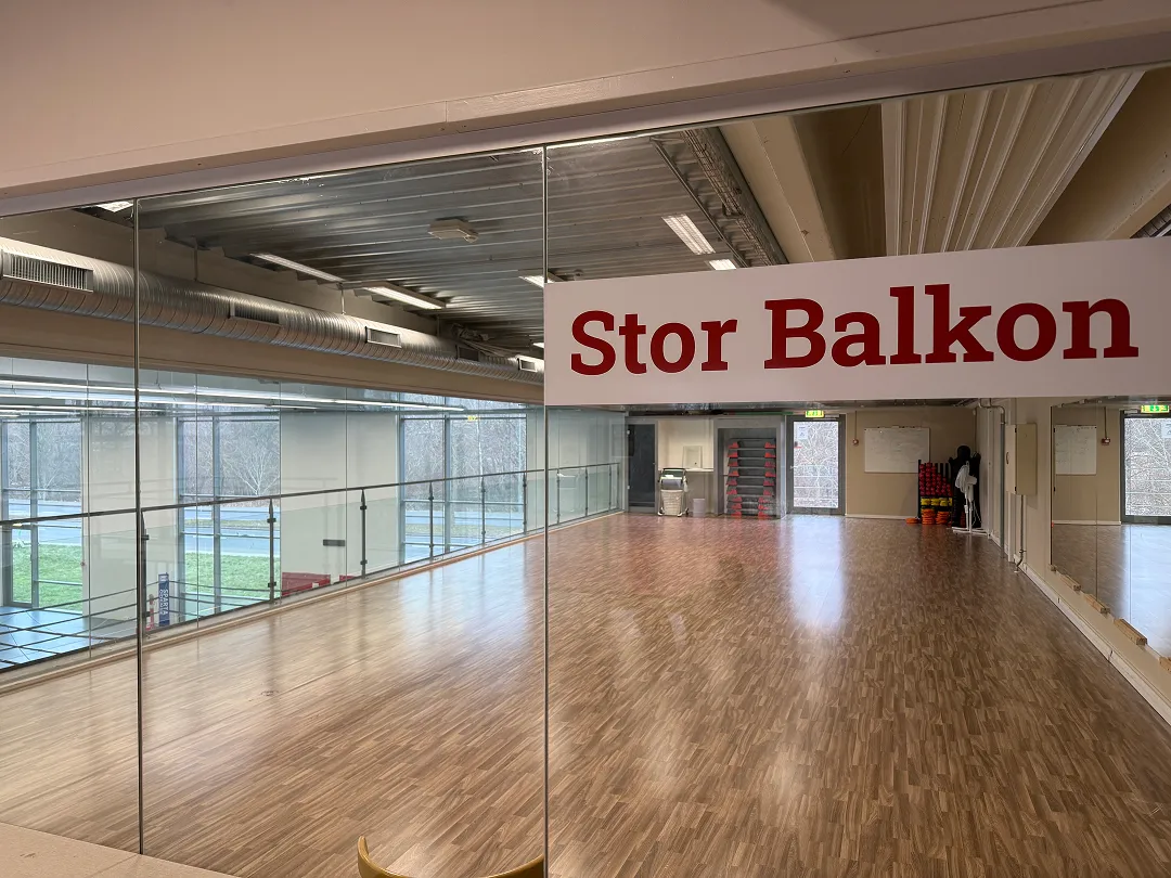 Roligt lokale på 1. sal til langsomme, fokuserede bevægelser.