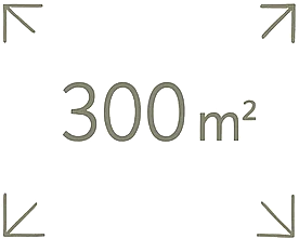 Flächensymbol mit 300 Quadratmetern, umgeben von vier Eckpfeilen.