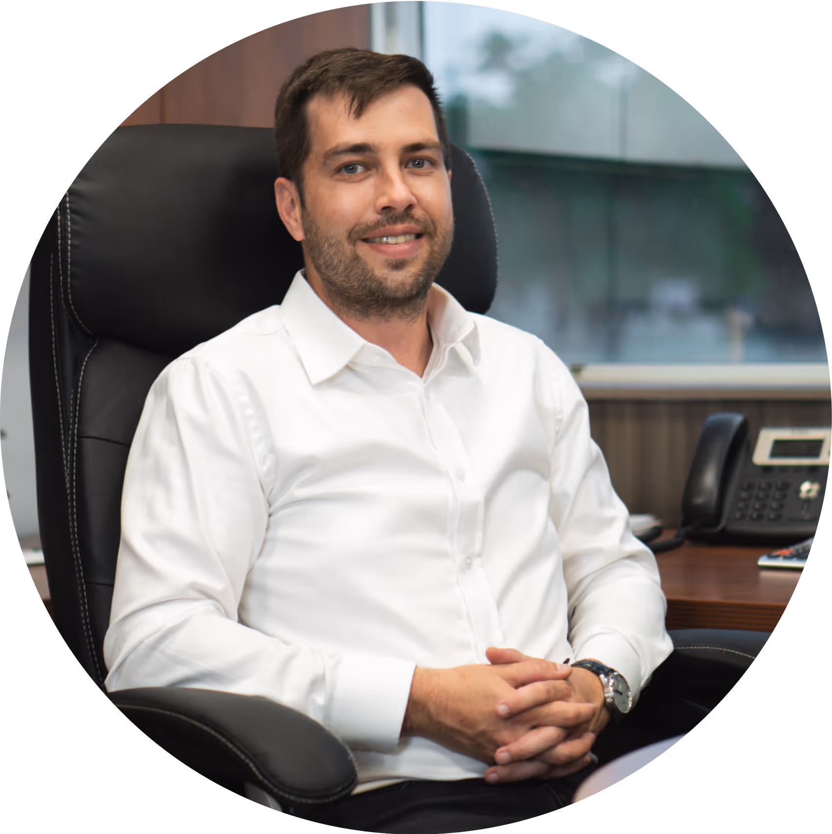 Happy business team in Brampton benefiting from fast, reliable, and proactive IT support