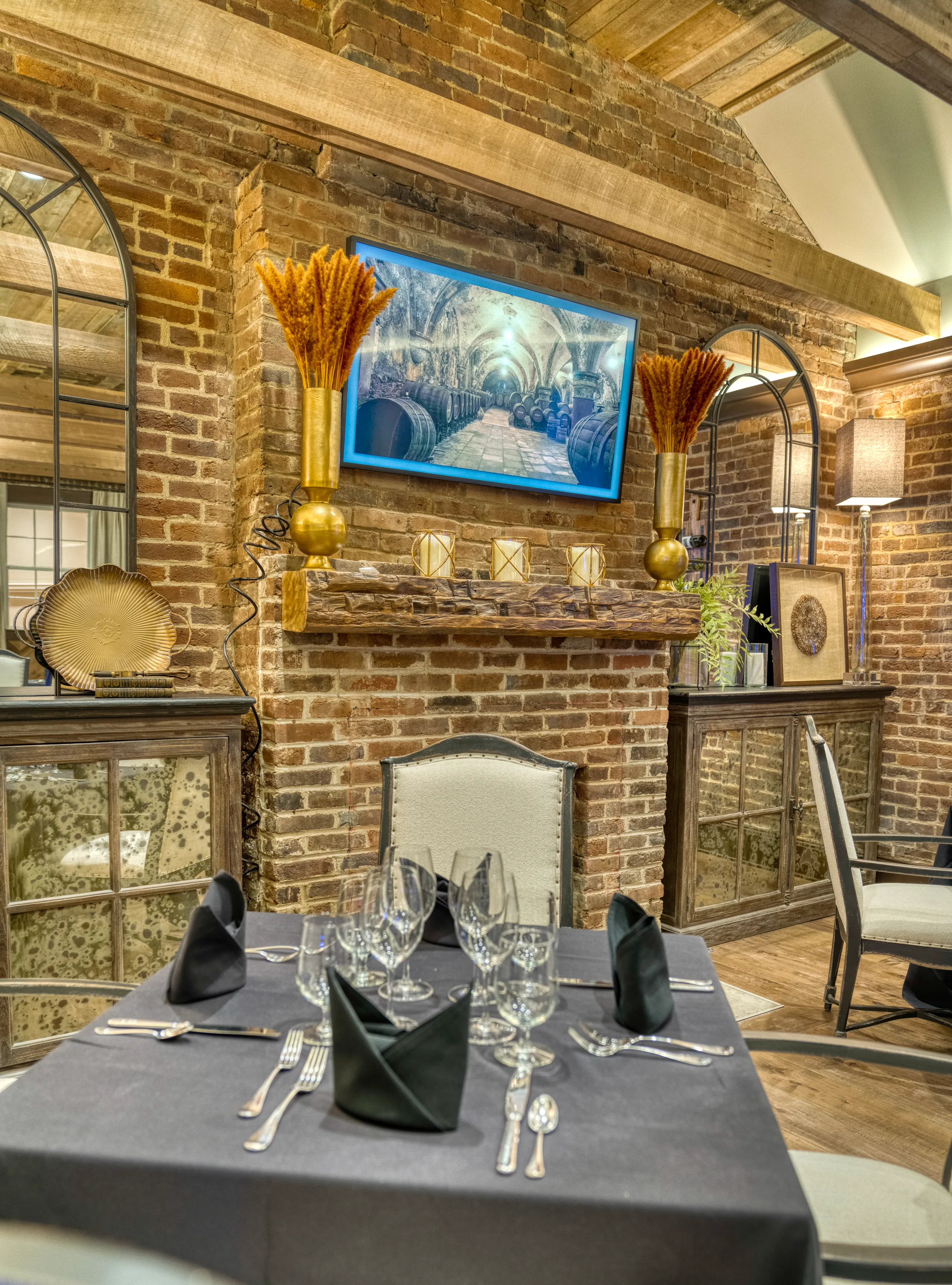 brentwood country club dining table details