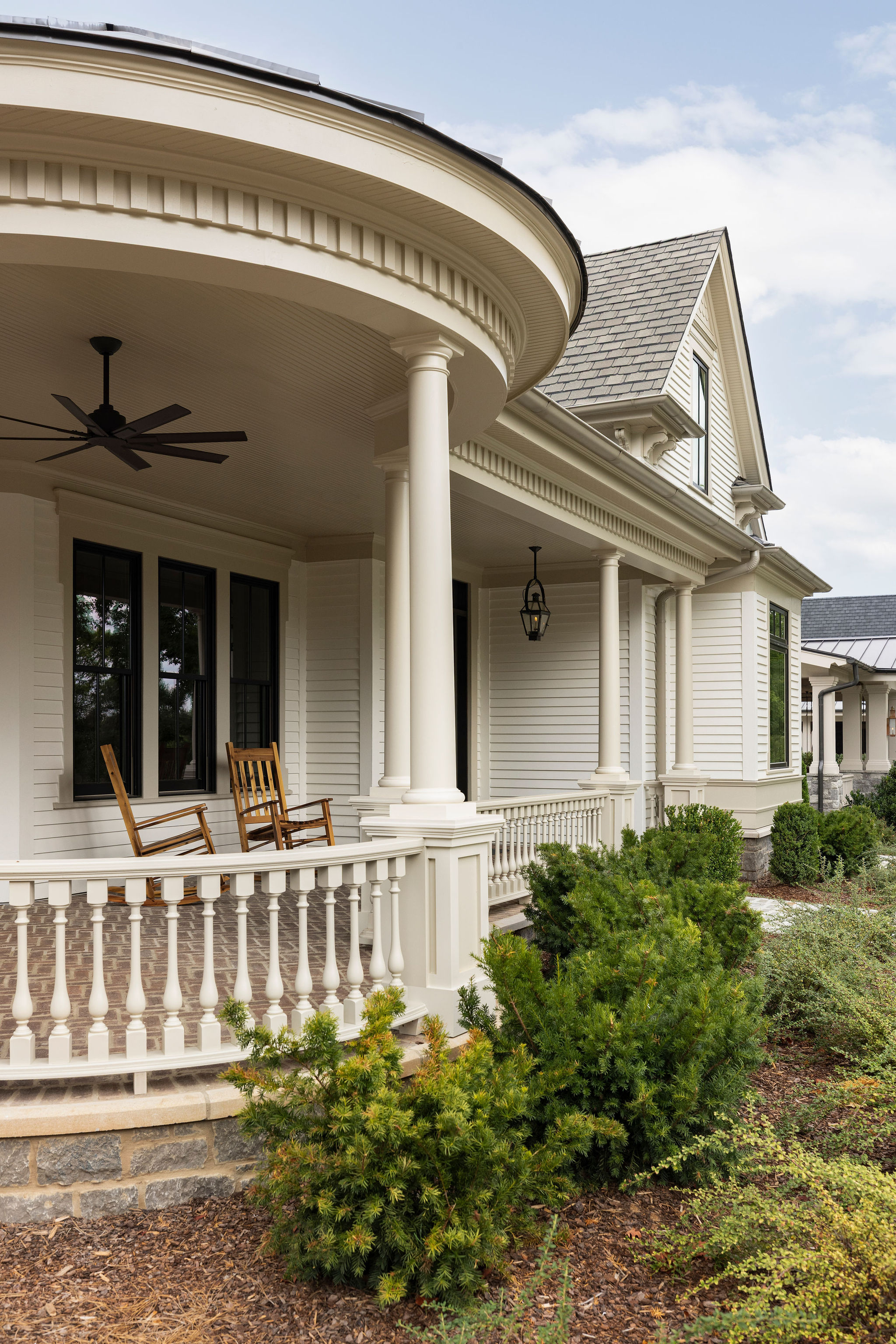 Magnolia Hall Residence Exterior Porch