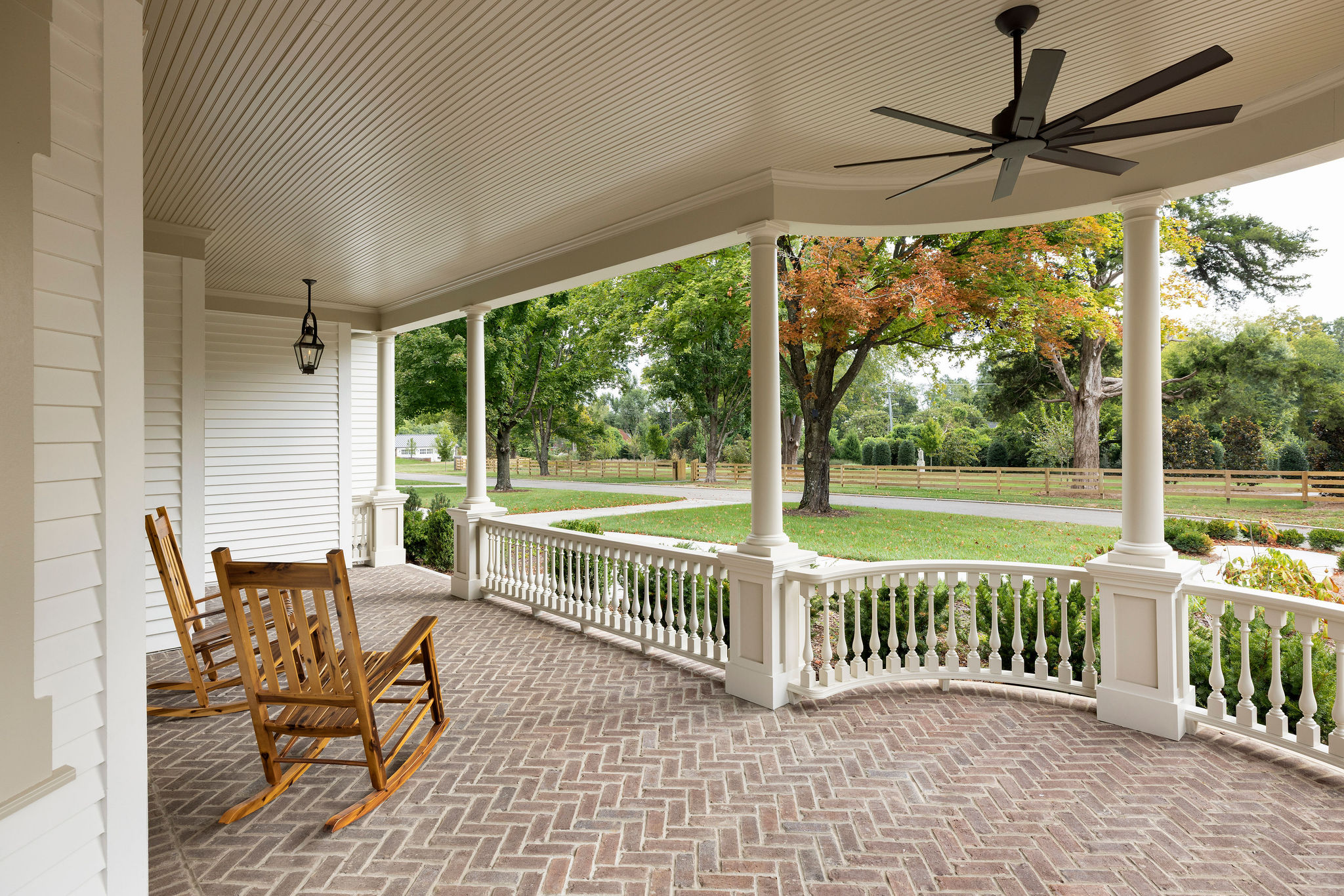 Magnolia Hall Residence Exterior Porch