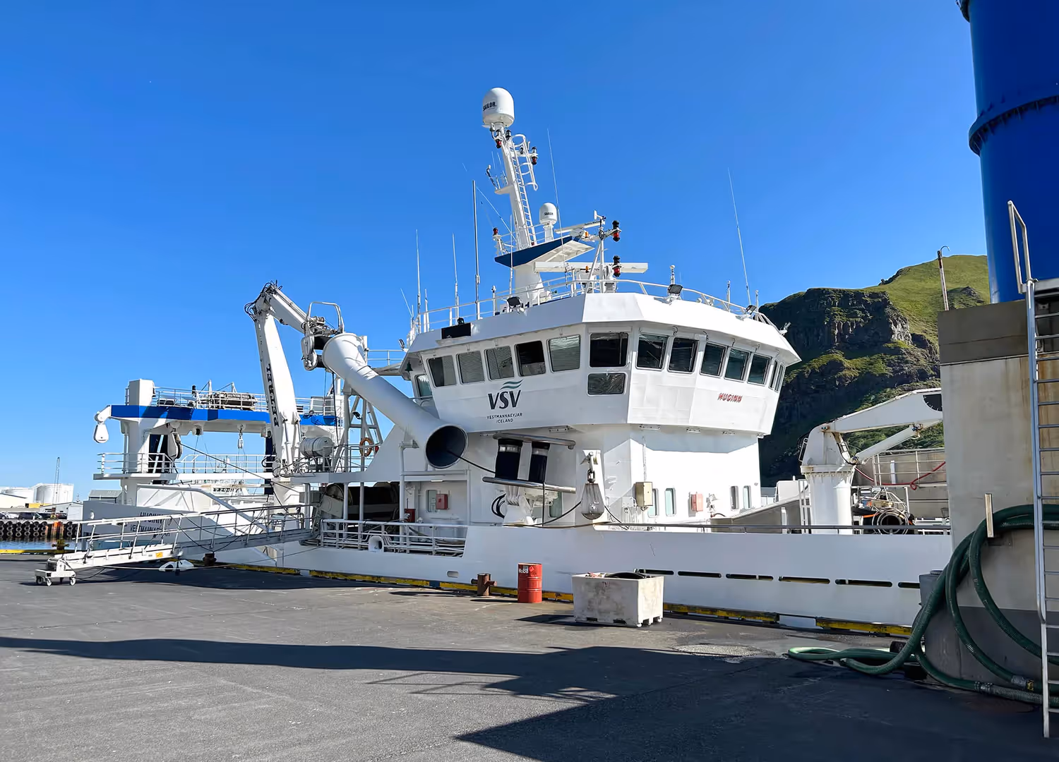 Picture of a ship at a port