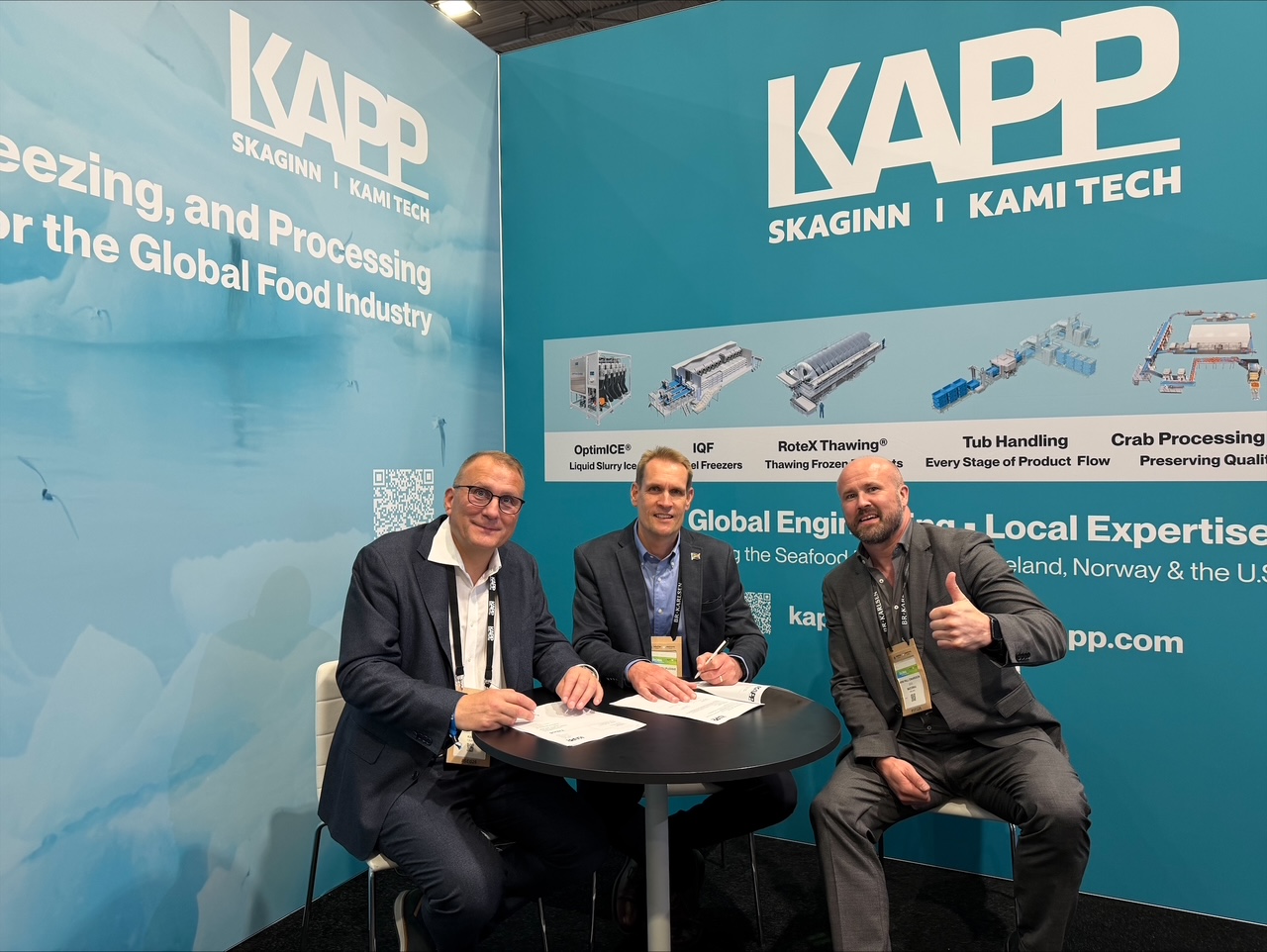 Heimir Halldórsson, Christo Du Plessis, and Árni Páll Einarsson signing the agreement at the KAPP booth at the Seafood Expo in Barcelona.‍