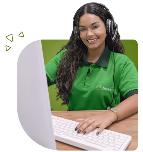 Atendente sorrindo feliz em atender voce, associado.