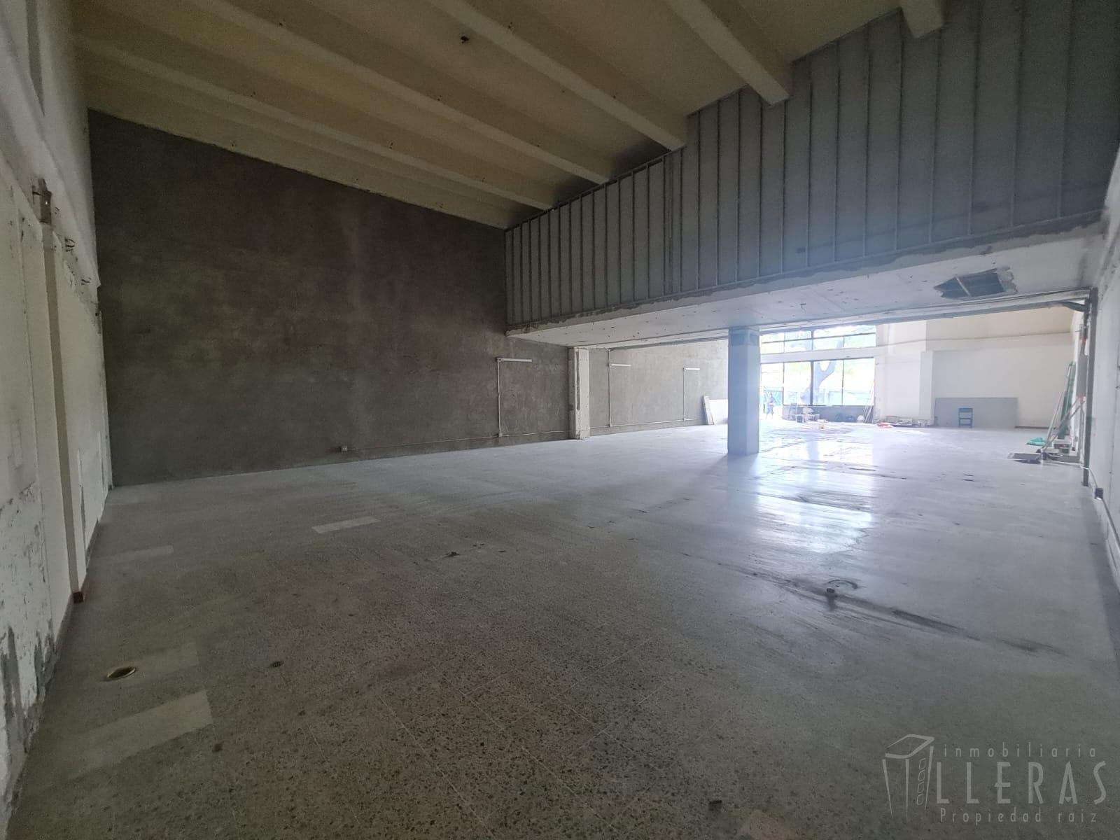 Local de Gran Formato en el CC Monterry - Imagen 1