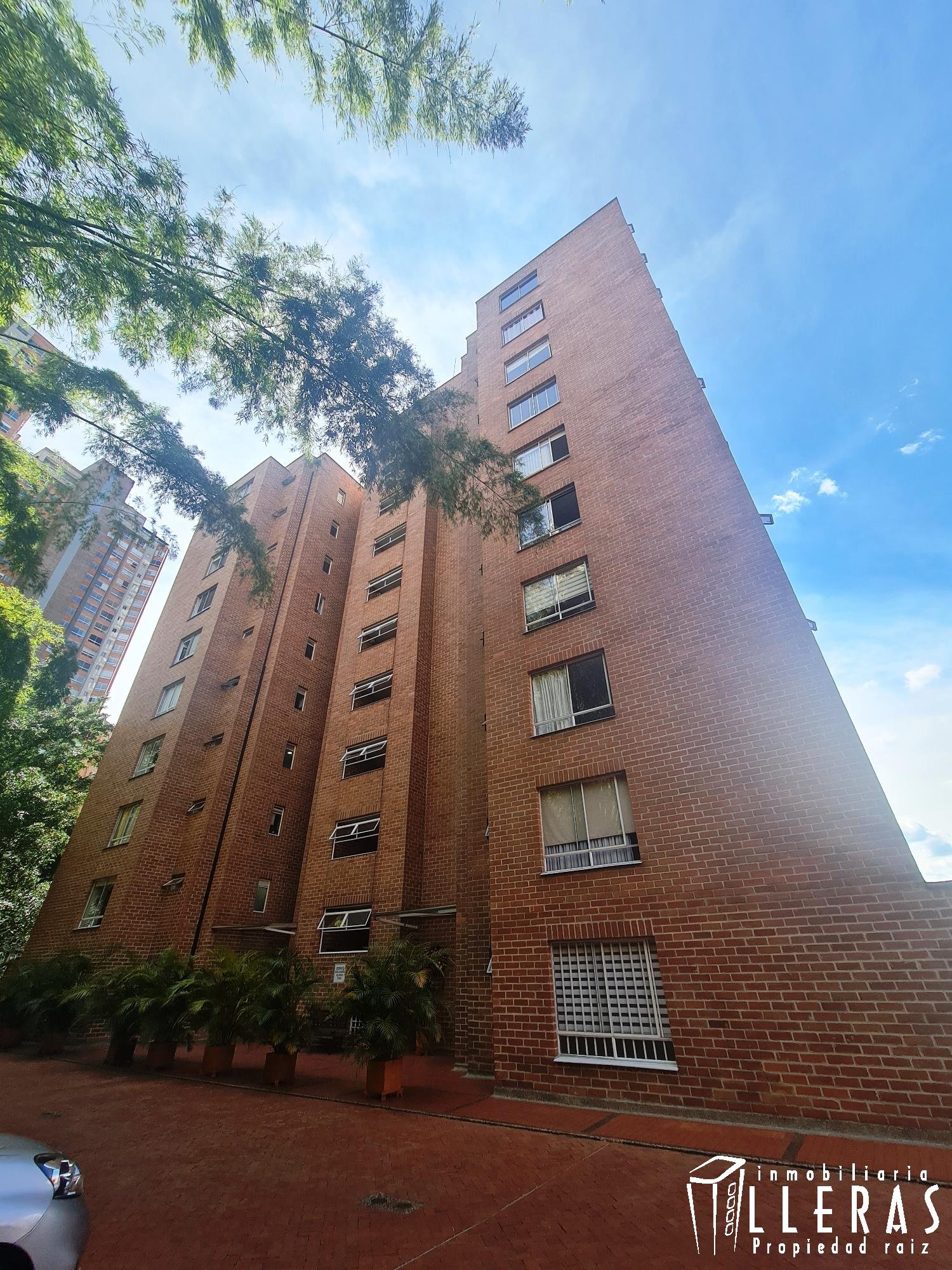 Amoblado con hermosa Vista cerca al CC el Tesoro - Imagen 1