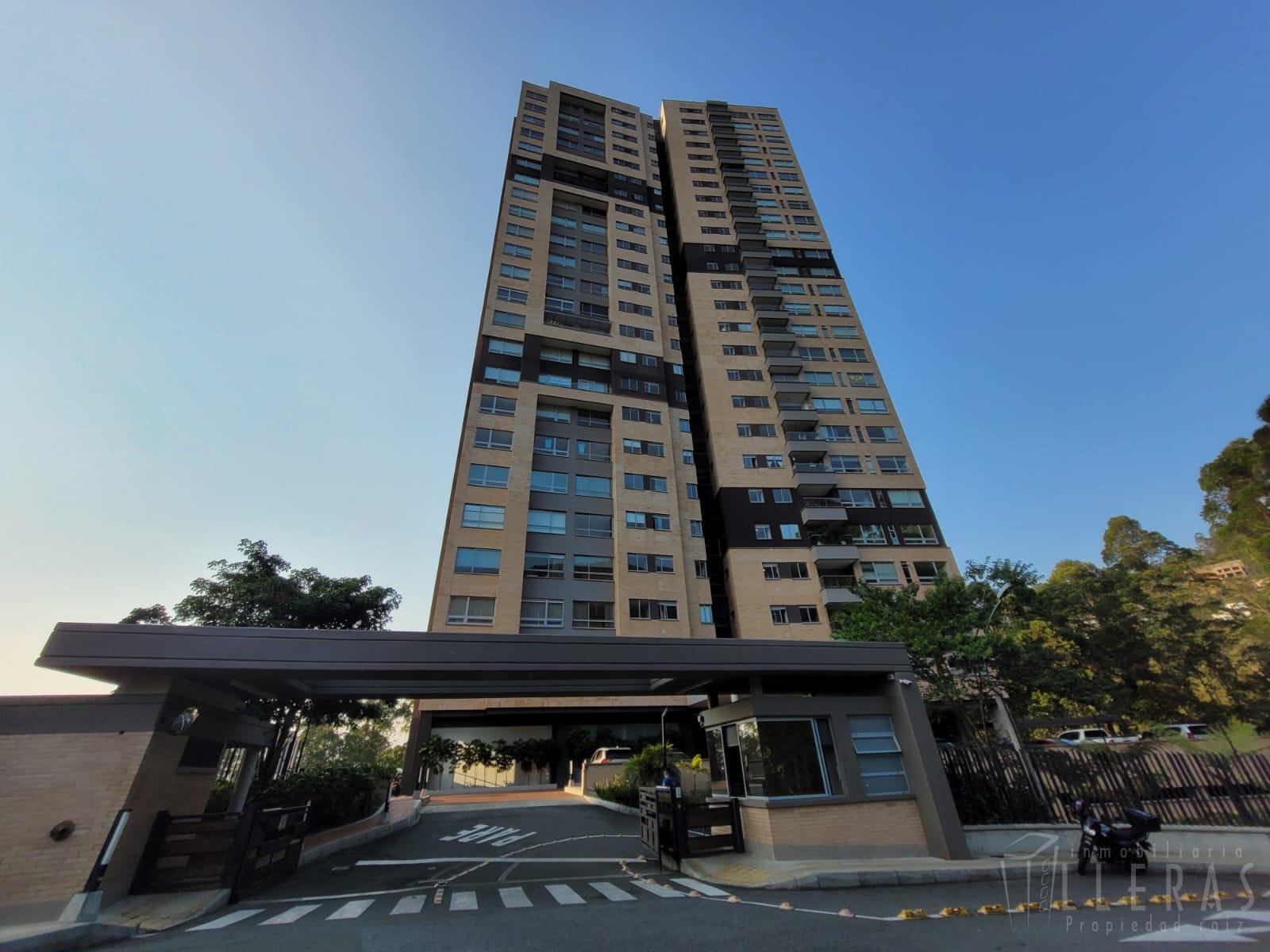 Exclusivo apartamento sector cola del zorro - Imagen 1