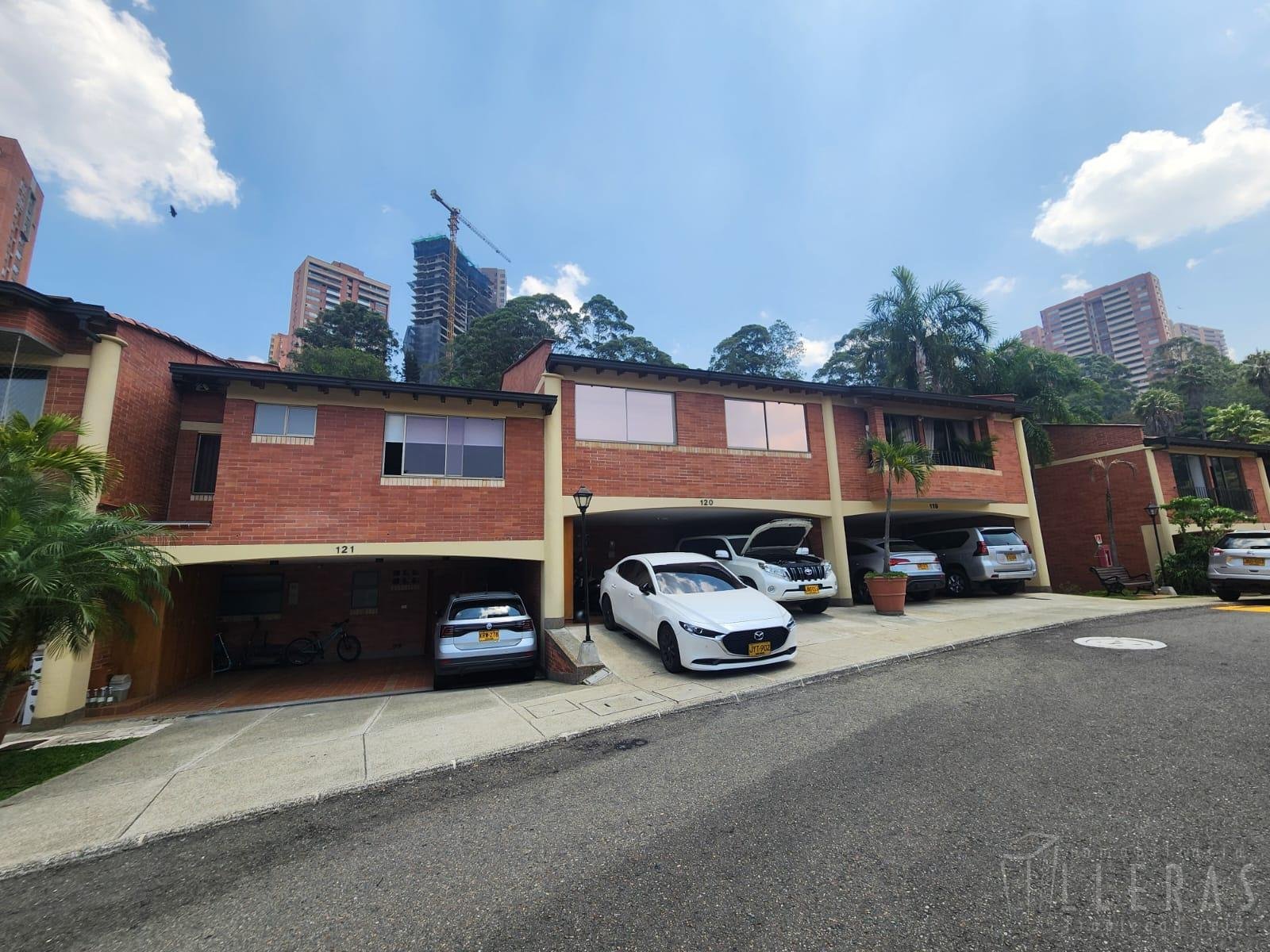 Sector La Calera, hermosa casa en unidad cerrada - Imagen 1