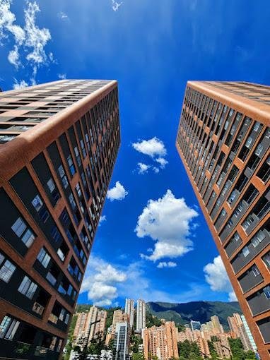 Sector Parques del Río, moderno amoblado en en piso alto - Imagen 1