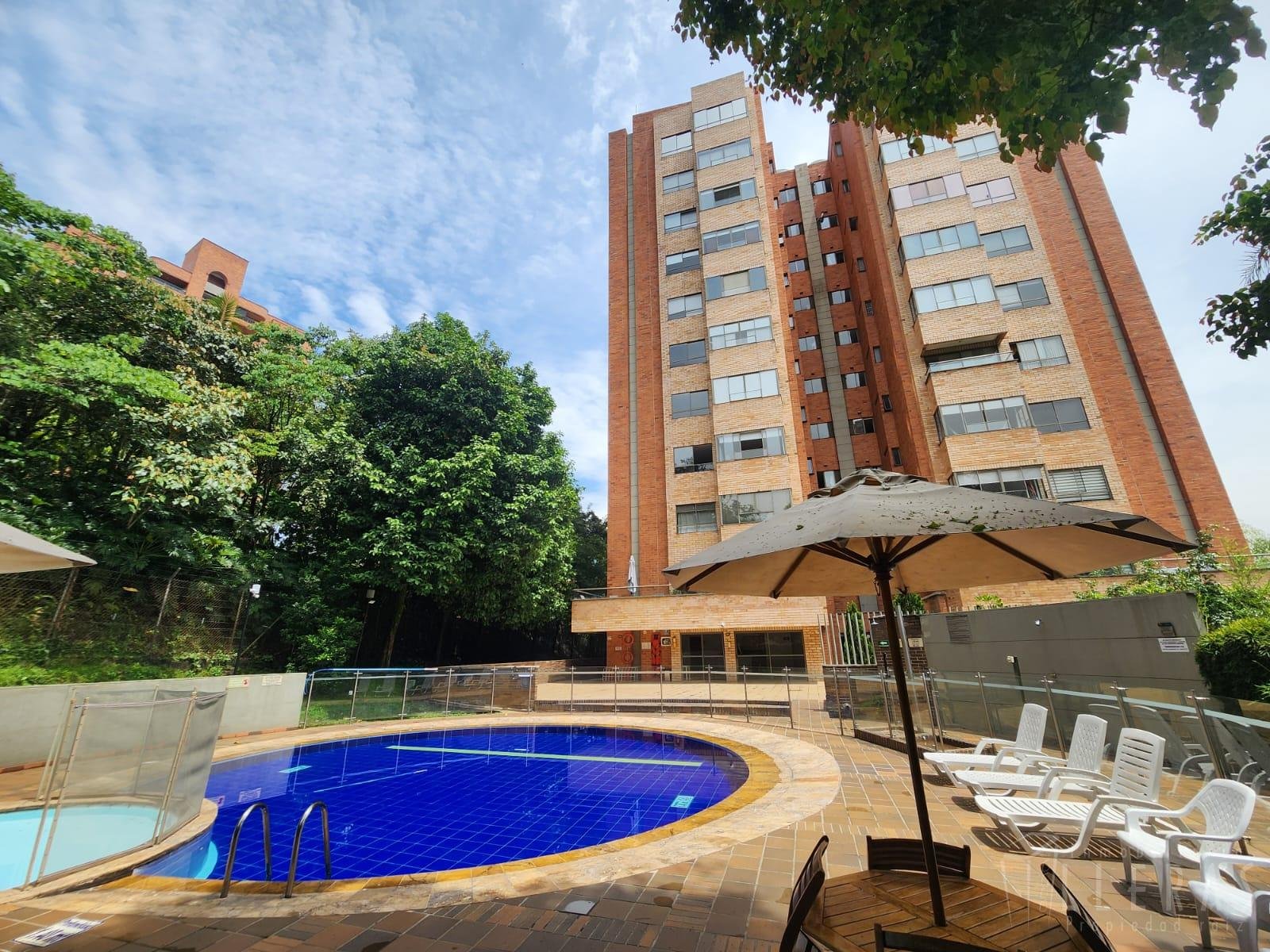 Sector Los Balsos, apartamento con hermosa vista y  cercano a Milla de Oro - Imagen 1