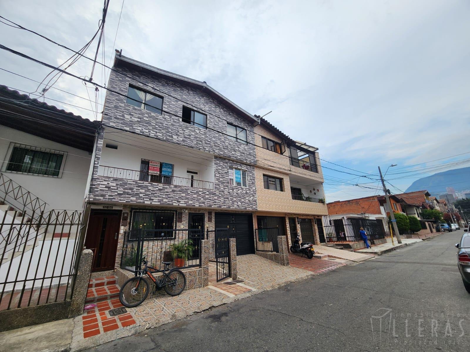 Barrio Santafé, segundo piso con 5 alcobas - Imagen 1