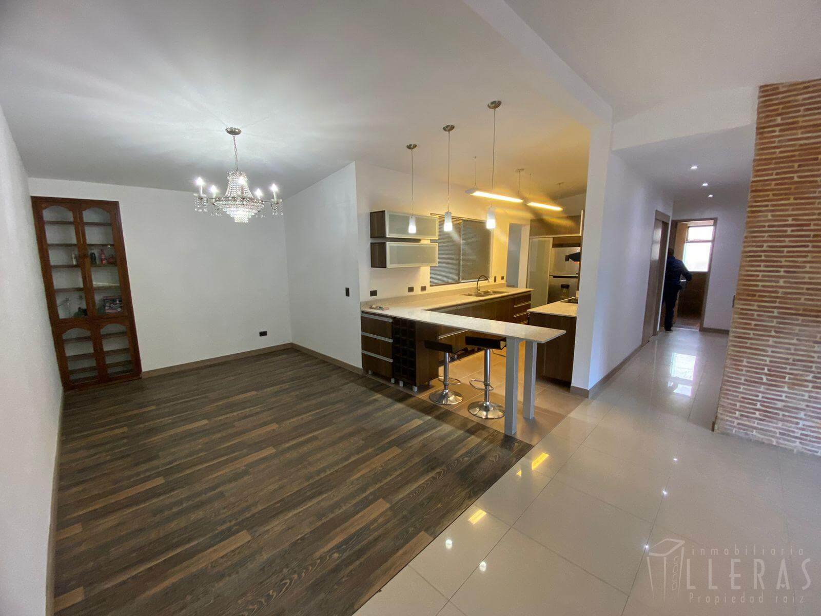 Sector El Tesoro, remodelado con hermosa vista verde - Imagen 1