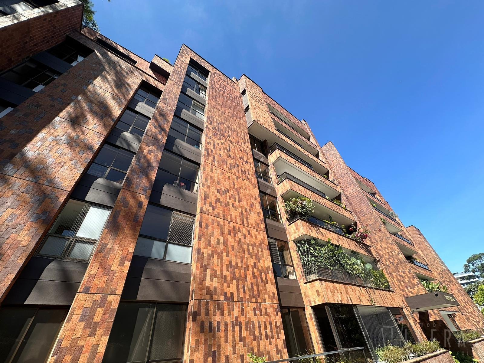 Sector Las Lomas, apartamento completamente remodelado - Imagen 1