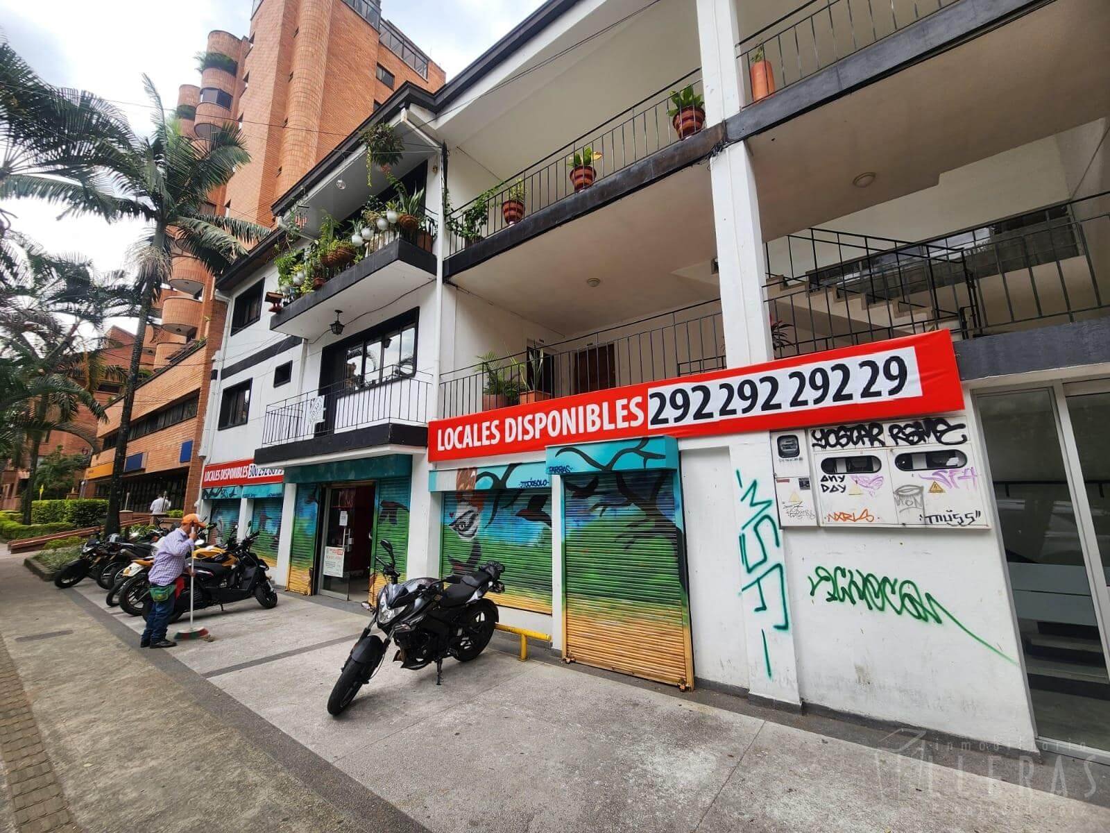 Sector Laureles, via de alto tráfico vehicular y peatonal - Imagen 1