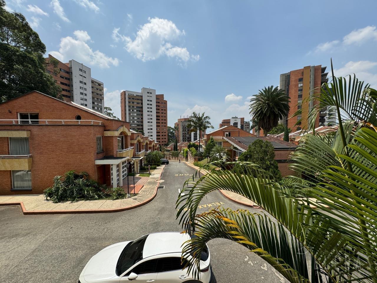 El Tesoro Casa en Unidad Cerrada - Miniatura 11