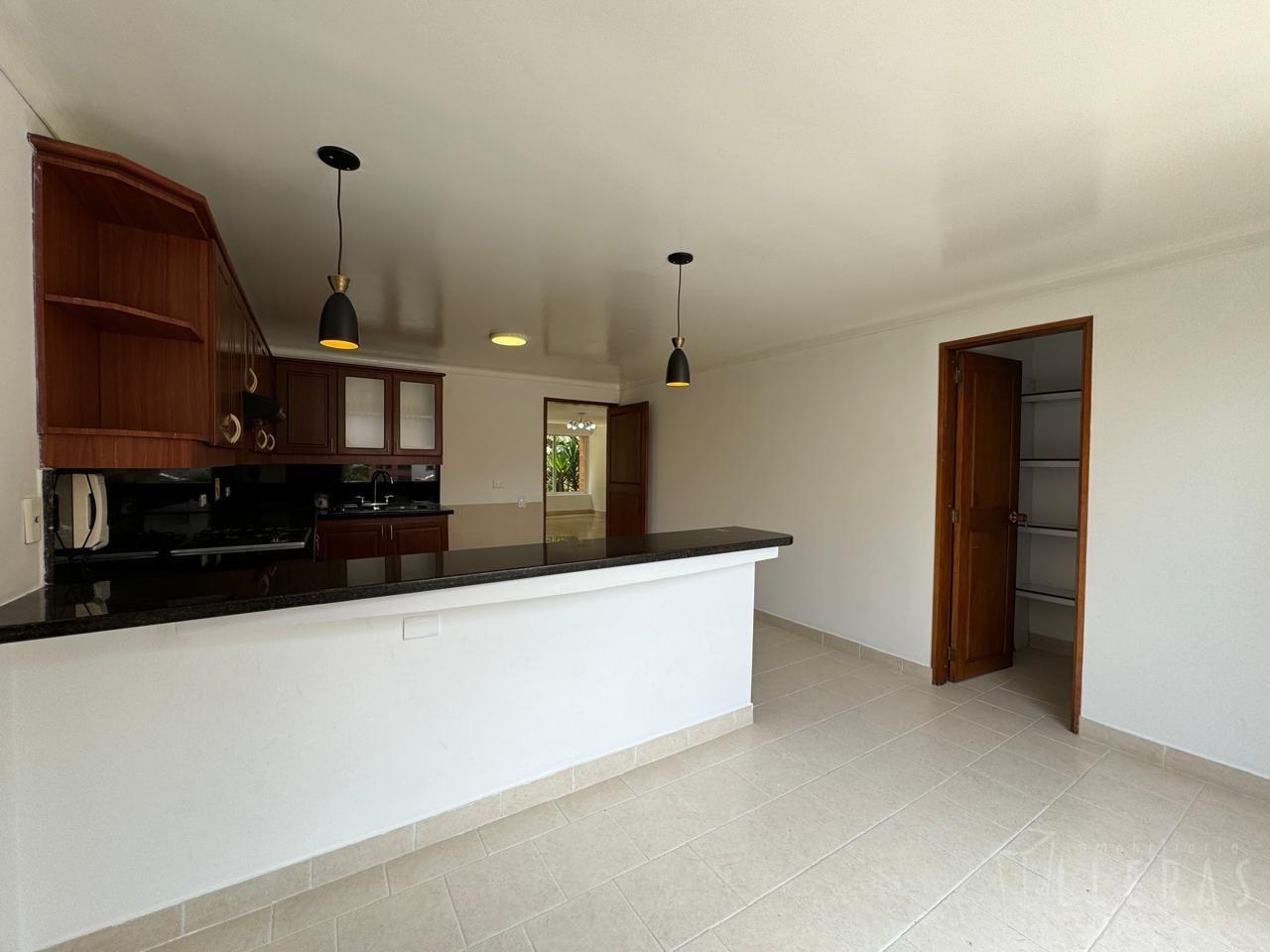 El Tesoro Casa en Unidad Cerrada - Miniatura 2