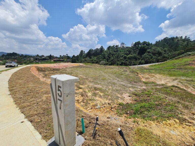 Lote en urbanización VIBRA, Alto de las Palmas. - Miniatura 2