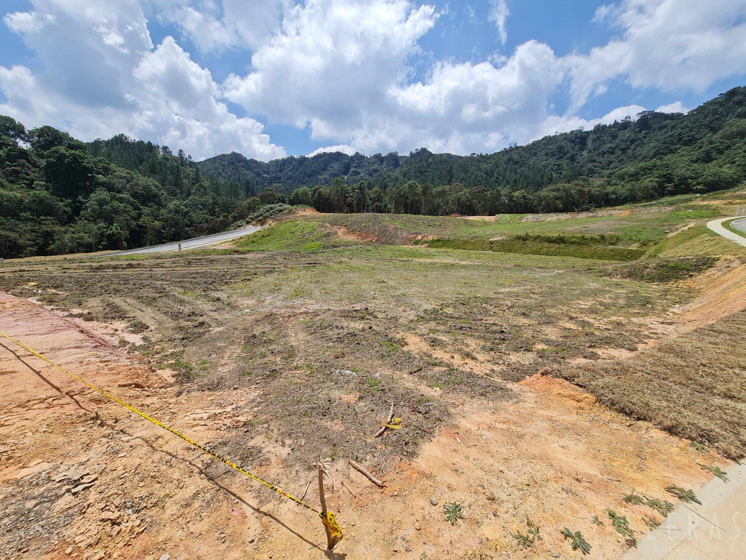 Hermoso lote en Unidad Cerrada alto de las Palmas - Miniatura 2