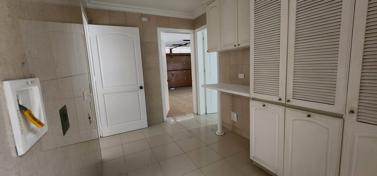 SE ARRIENDA AMPLIA CASA, POBLADO SAN LUCAS - Miniatura 16