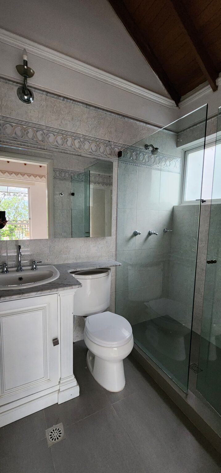 SE ARRIENDA AMPLIA CASA, POBLADO SAN LUCAS - Miniatura 19