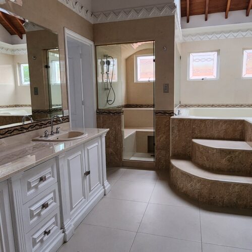 SE ARRIENDA AMPLIA CASA, POBLADO SAN LUCAS - Miniatura 24