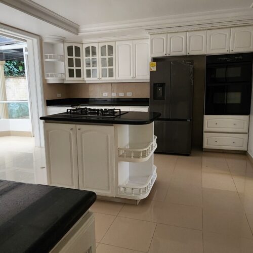 SE ARRIENDA AMPLIA CASA, POBLADO SAN LUCAS - Miniatura 8