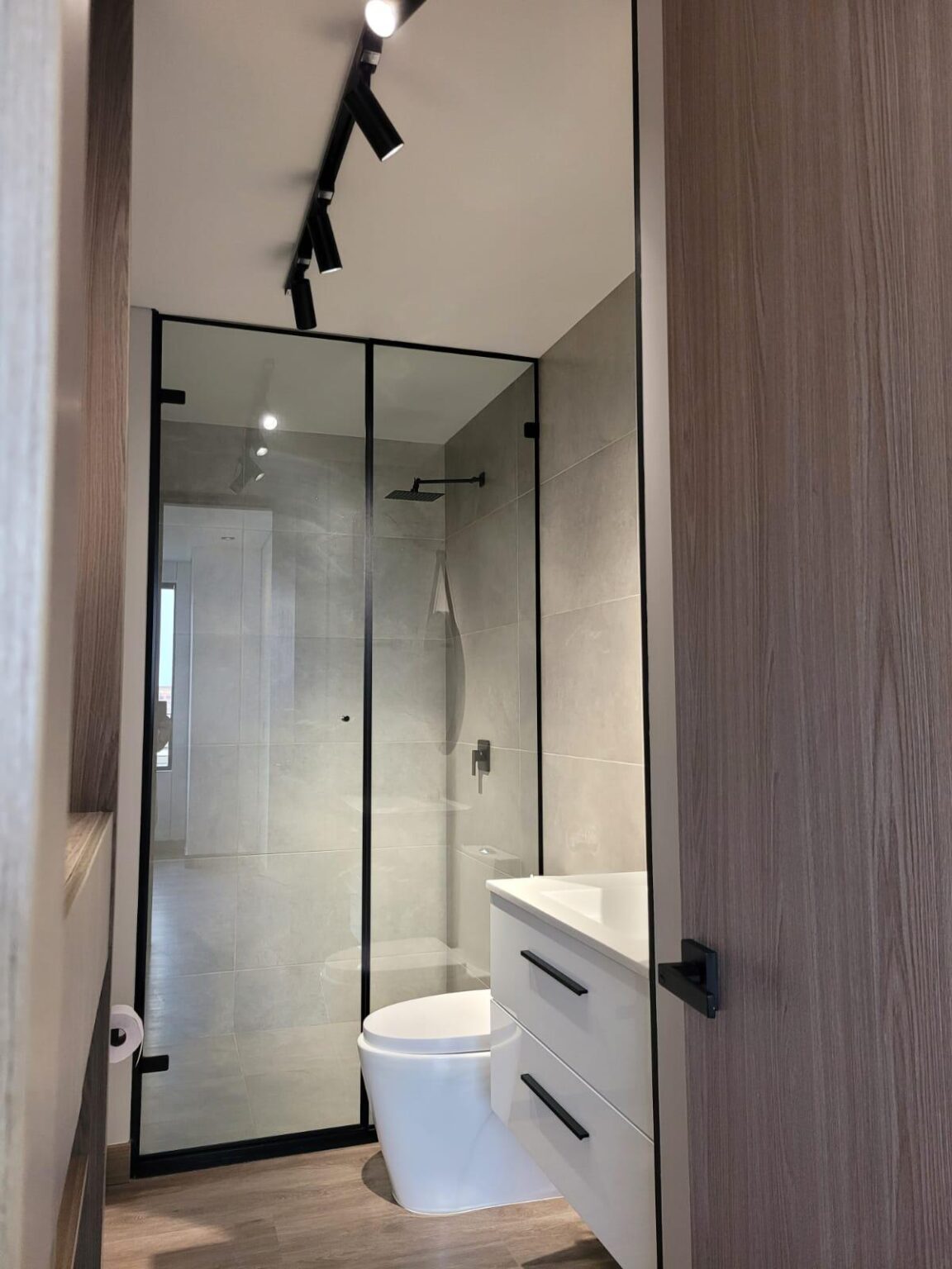 SE VENDE APARTAMENTO PARA ESTRENAR EN LA ZONA MAS EXCUSIVA DEL POBLADO - Miniatura 7