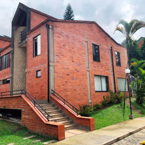 El Tesoro, Casa remodelada con amplios espacios - Miniatura 17