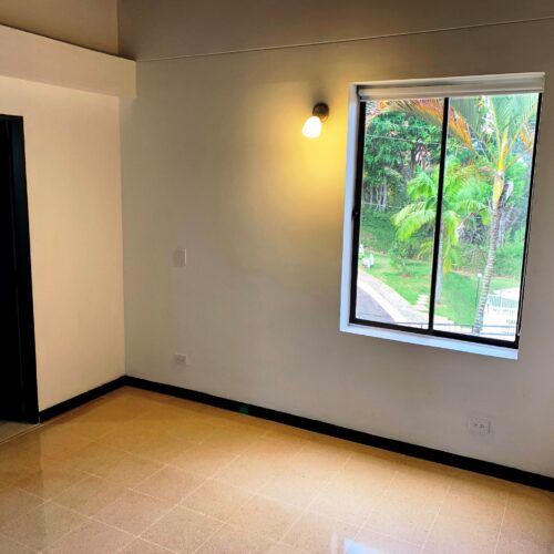 El Tesoro, Casa remodelada con amplios espacios - Miniatura 9