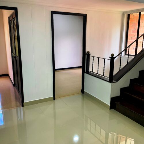 El Tesoro, Casa remodelada con amplios espacios - Miniatura 8