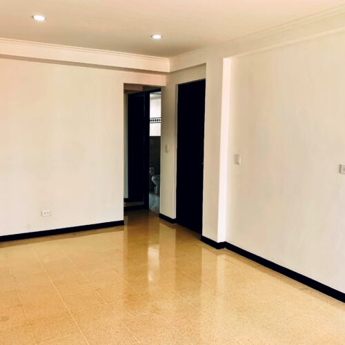 El Tesoro, Casa remodelada con amplios espacios - Miniatura 6