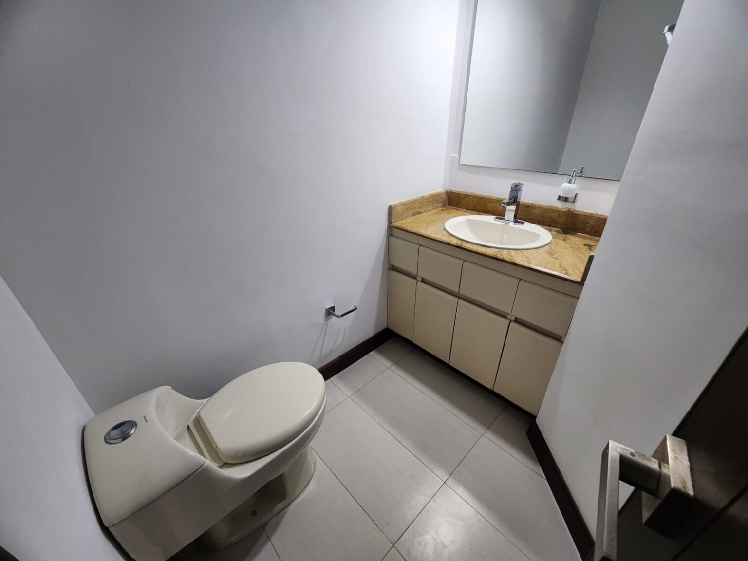 Sector Los Balsos, amplio y familiar apartamento cerca a centros comerciales - Miniatura 6