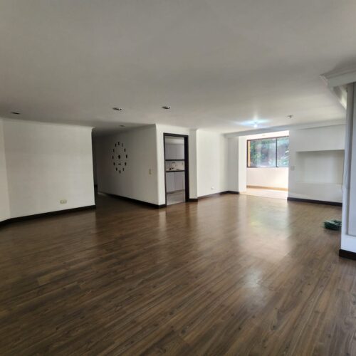 Sector Los Balsos, amplio y familiar apartamento cerca a centros comerciales - Miniatura 4