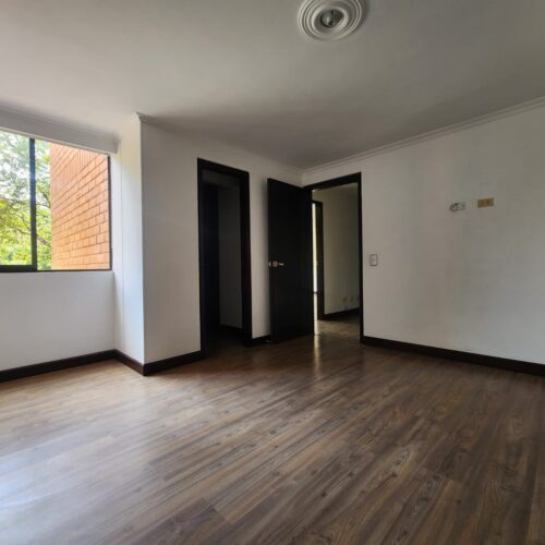 Sector Los Balsos, amplio y familiar apartamento cerca a centros comerciales - Miniatura 13