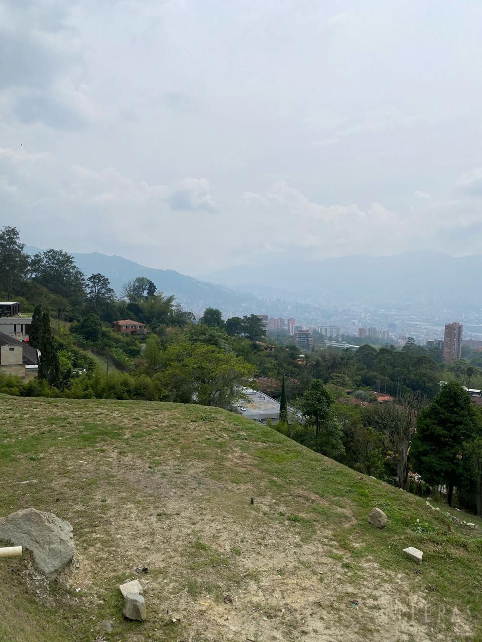 Sector Los Balsos, lote con hermosa vista a Medellín - Miniatura 9