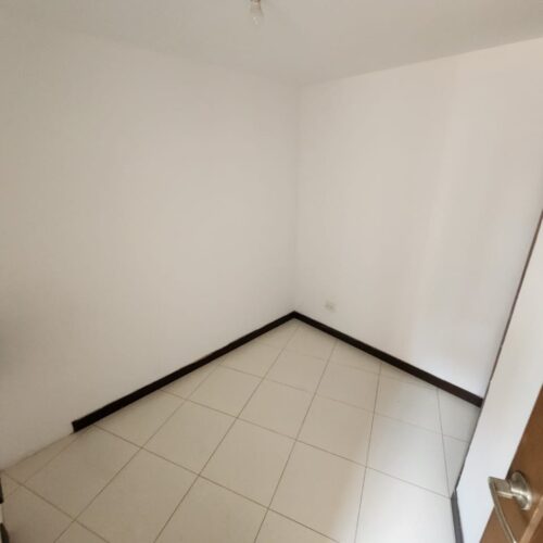 Sector Santa María de los Ángeles, piso alto con hermosa vista - Miniatura 9