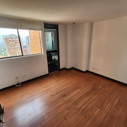 Sector Santa María de los Ángeles, piso alto con hermosa vista - Miniatura 14