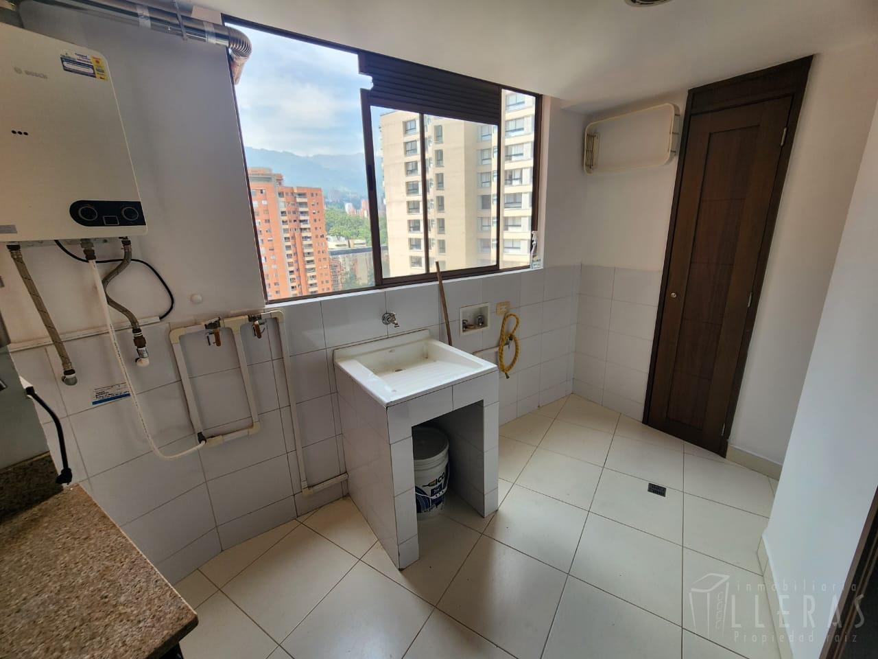 Sector Santa María de los Ángeles, piso alto con hermosa vista - Miniatura 6