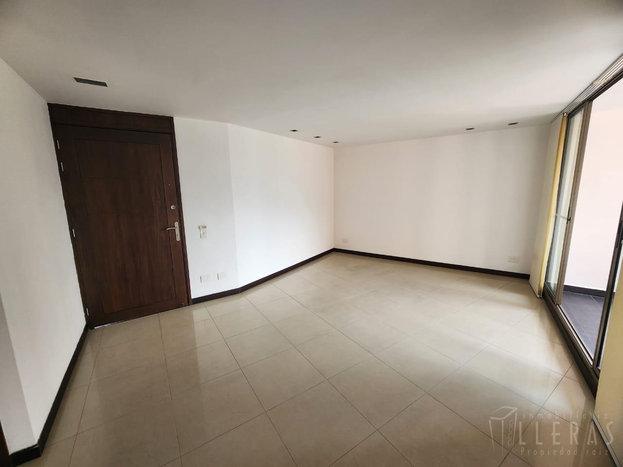 Sector Santa María de los Ángeles, piso alto con hermosa vista - Miniatura 4